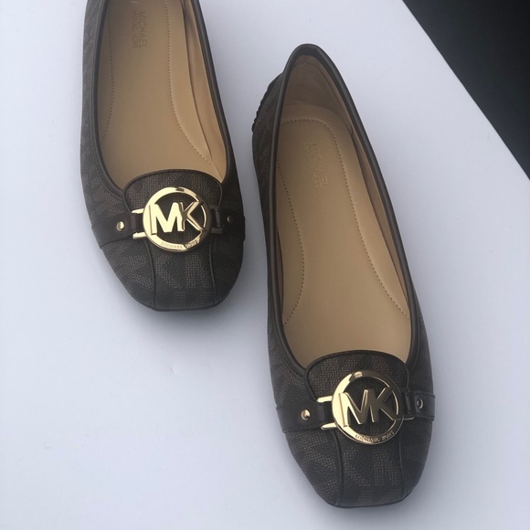 🎉HOST PICK 🎉NEW MICHAEL KORS FULTON FLATS - Picture 7 of 9